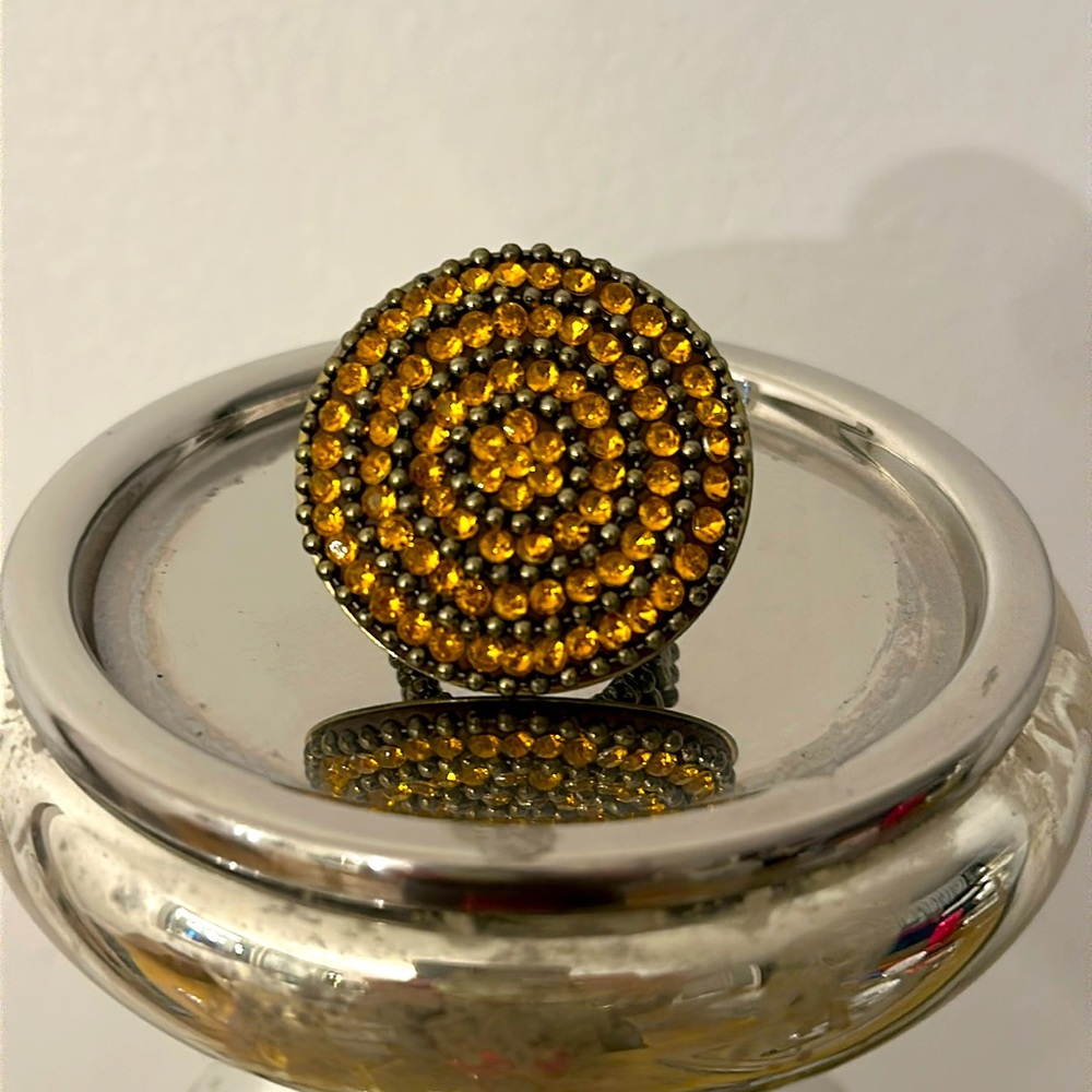 Fashion Ring with Stretch Band Brand New